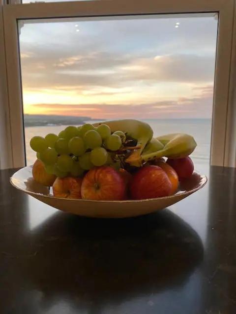 Superb 2 Bedroom Sea View Flat Scarborough Eksteriør bilde